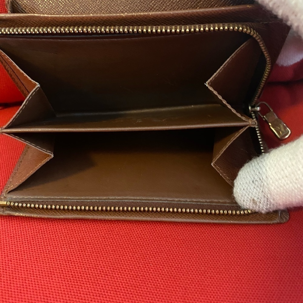 Louis Vuitton Wallet - Authentic - Picture 8 of 16